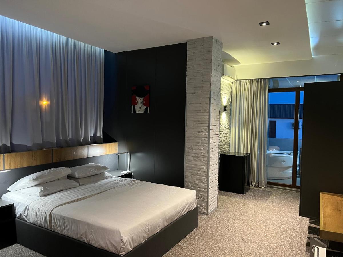 Kent Hotel Kobuleti Bagian luar foto